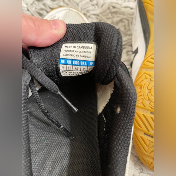 Mizuno Volleyball Shoes - Picture 5 of 5